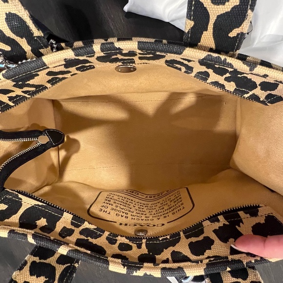 Coach Cargo Tote Leopard Print - Picture 10 of 12